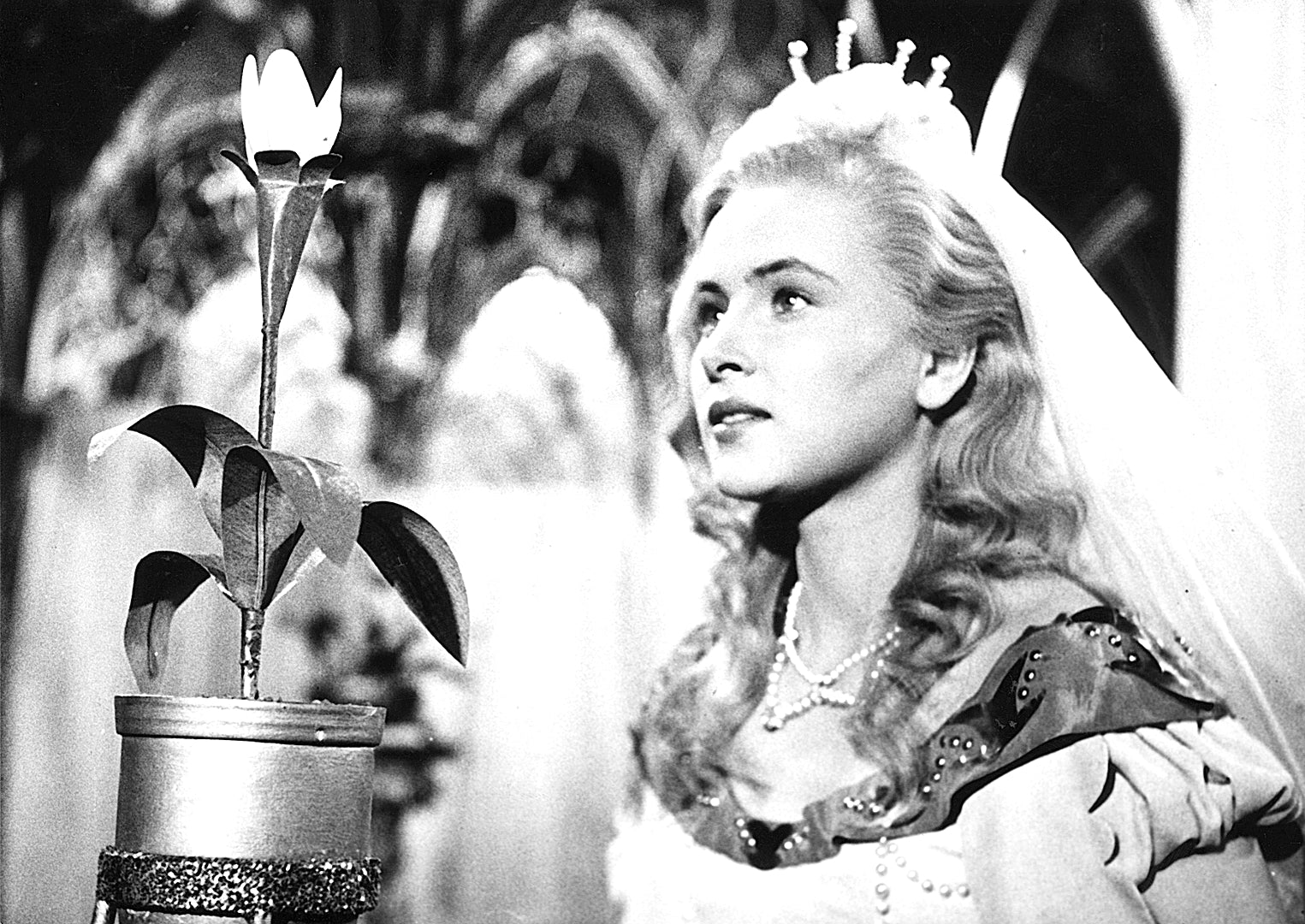The Enchanting Tale of The Proud Princess: A Classic in Czech Fairytales
