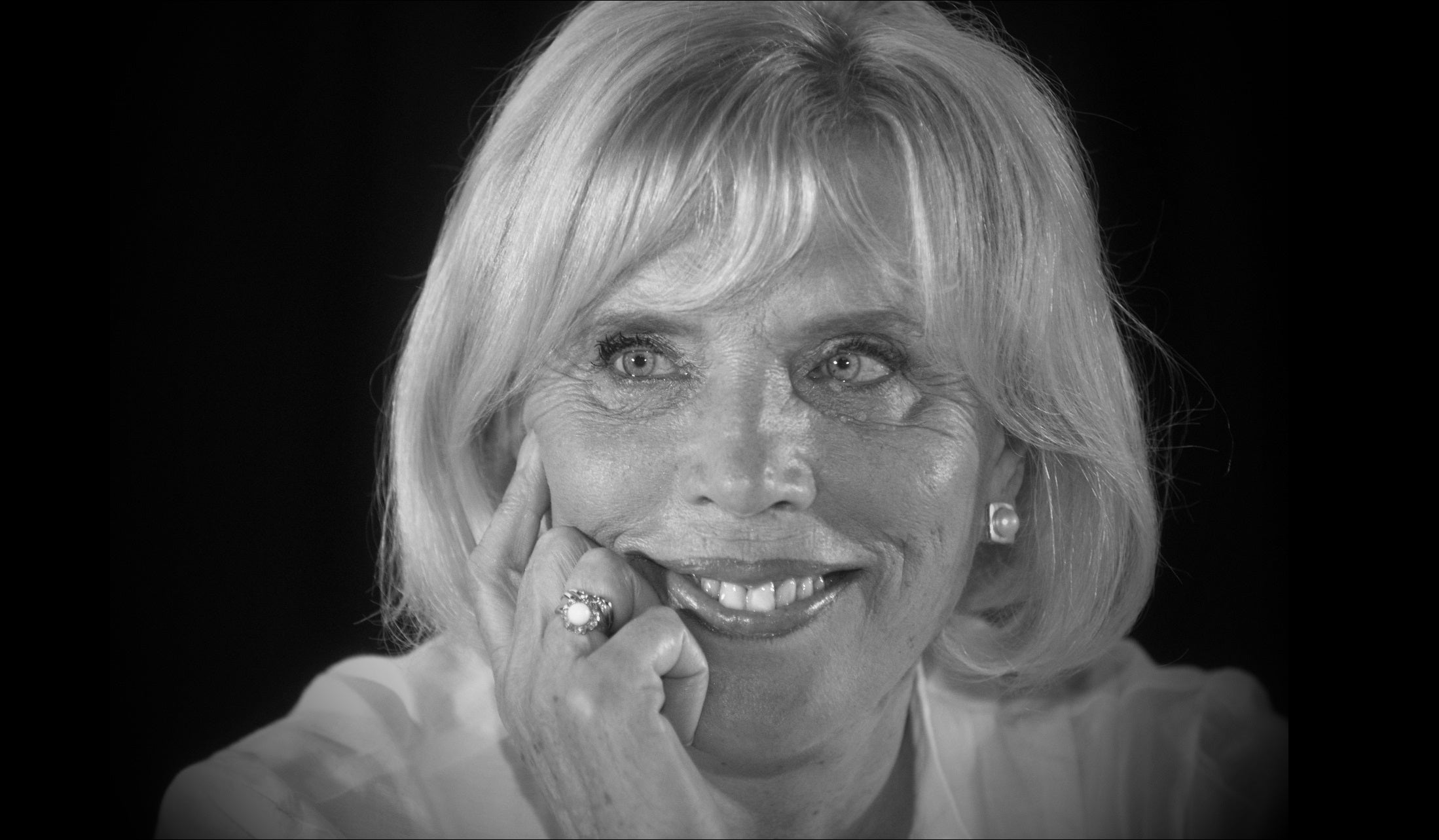 Famous Czech film director Marie Polednakova has died on Tuesday at the age of 81 after a long illness.