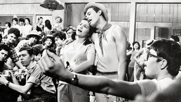 Starci na chmelu: A Summer Classic of Czech Cinema