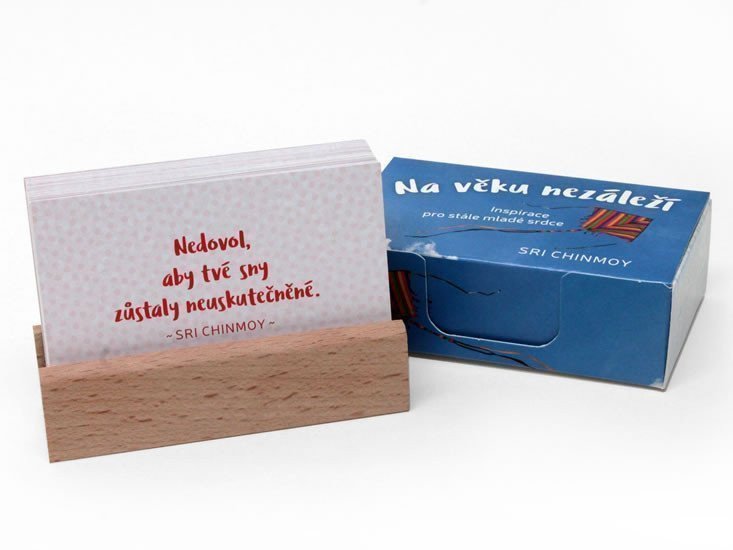 Na věku nezáleží Inspirace pro stále mladé srdce - karty s dřevěným stojánkem – Chinmoy Sri
