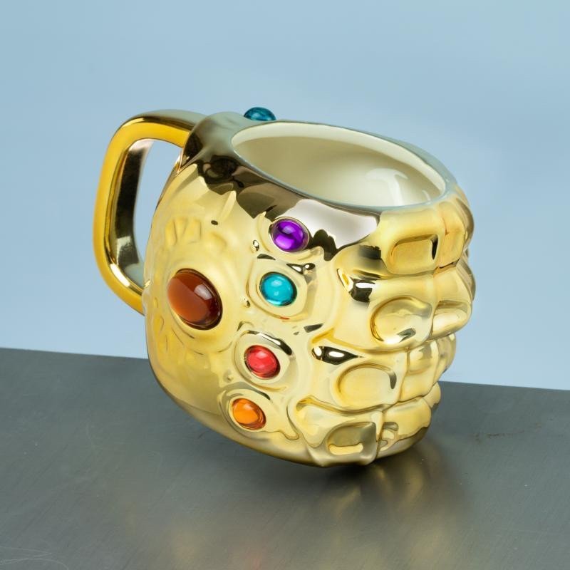 Hrnek 3D Avengers Infinity Gauntlet Thanosova rukavice 600 ml