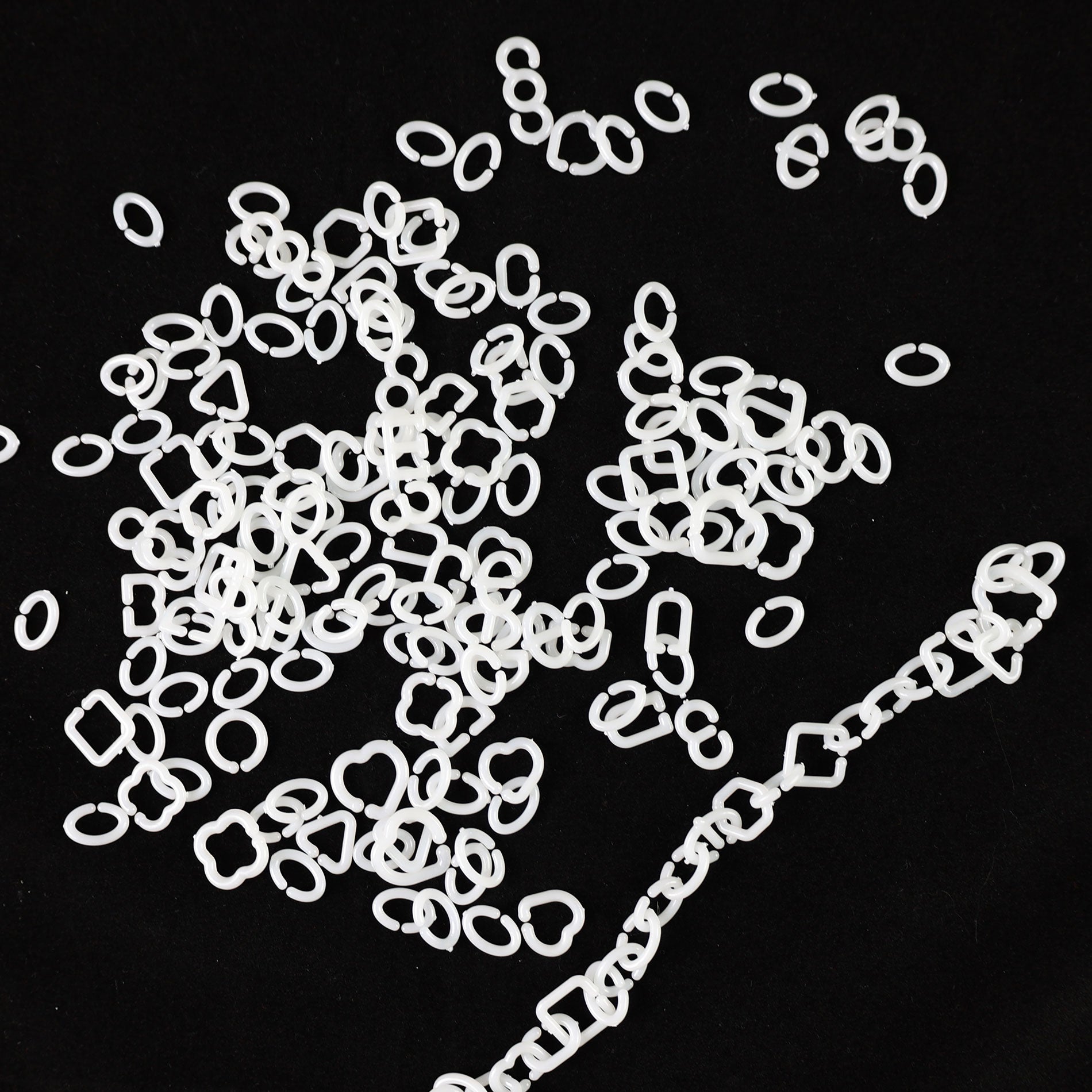 Glow in the dark plastic chain links 150 pcs / Céčka