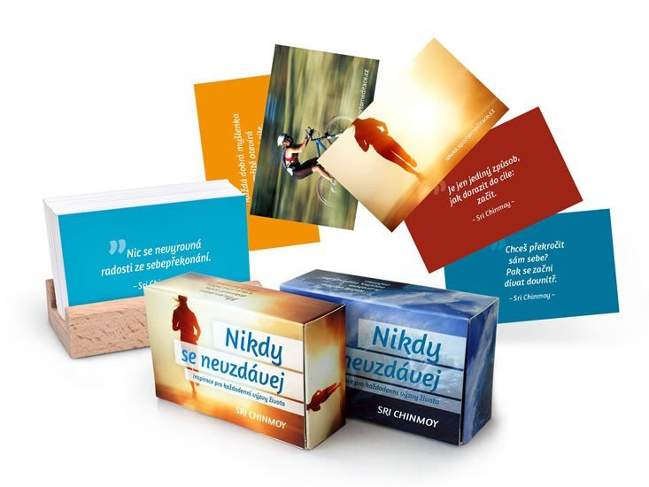 Nikdy se nevzdávej  Inspirace pro každodenní výzvy života - karty s dřevěným stojánkem – Chinmoy Sri