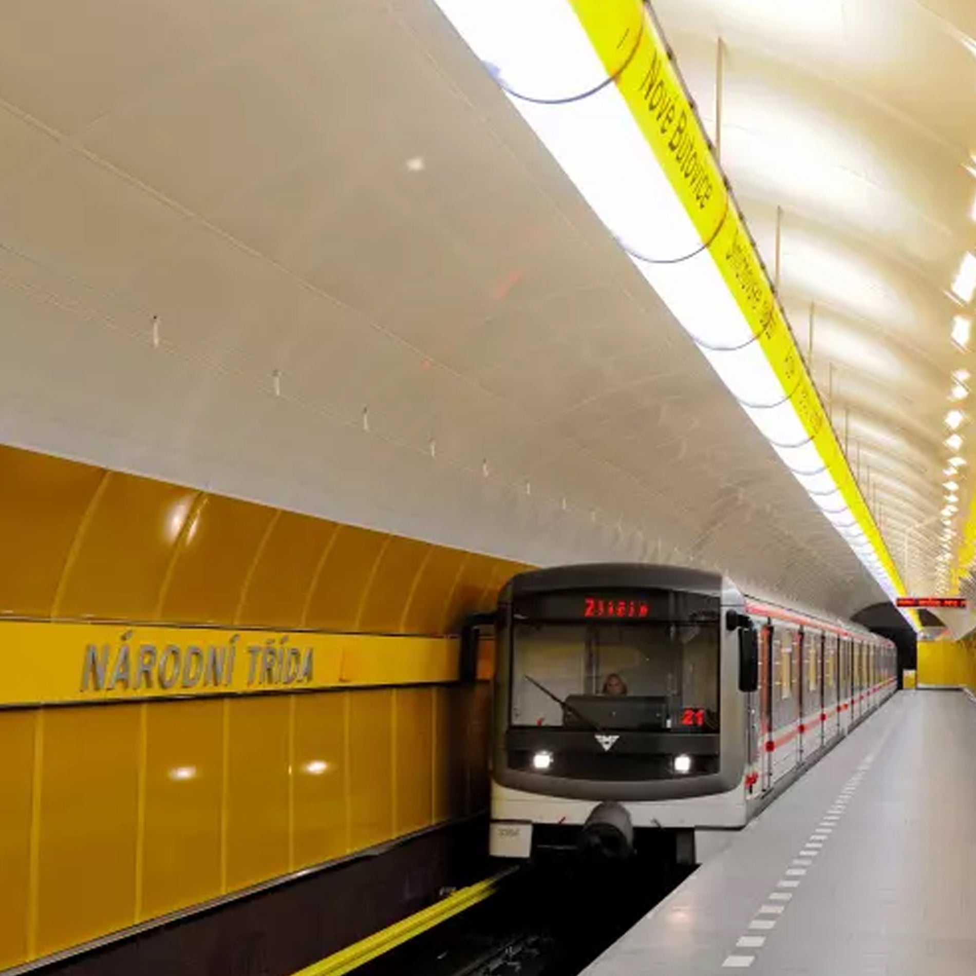Prague metro metal train 16 cm / Pražské metro