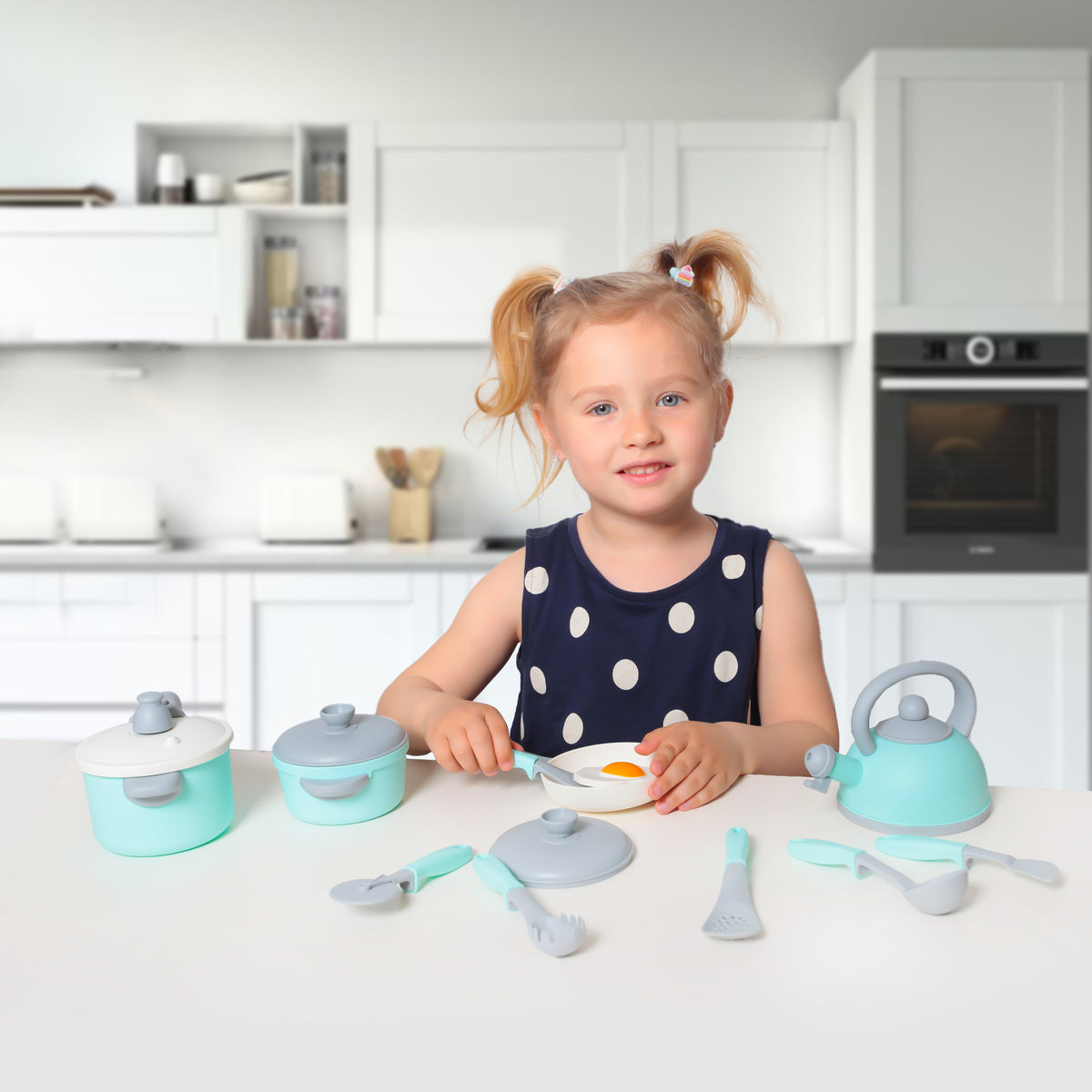 Kitchen play set with cookware