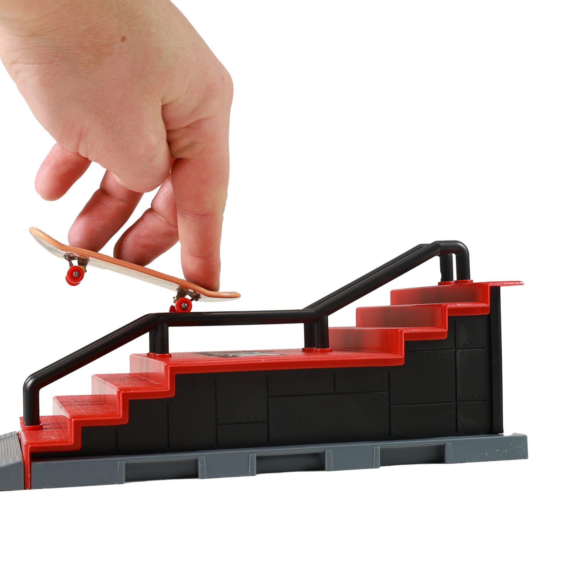 Skatepark Ramp with Fingerboard and Accessories