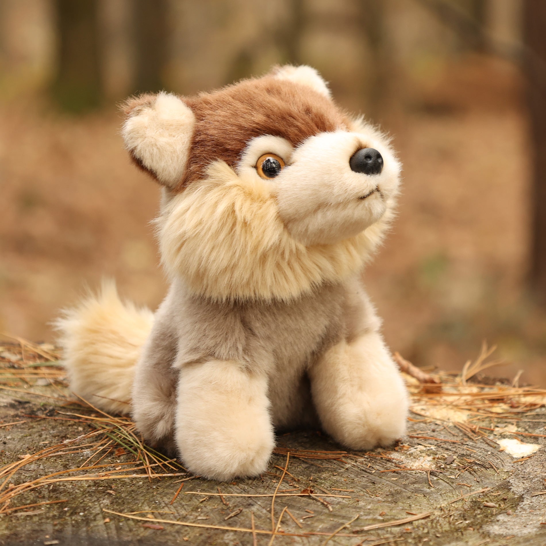 Seated plush wolf 16 cm