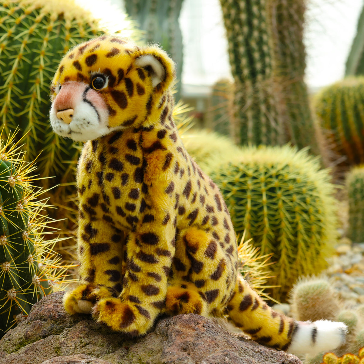 Plush seated cheetah 28 cm