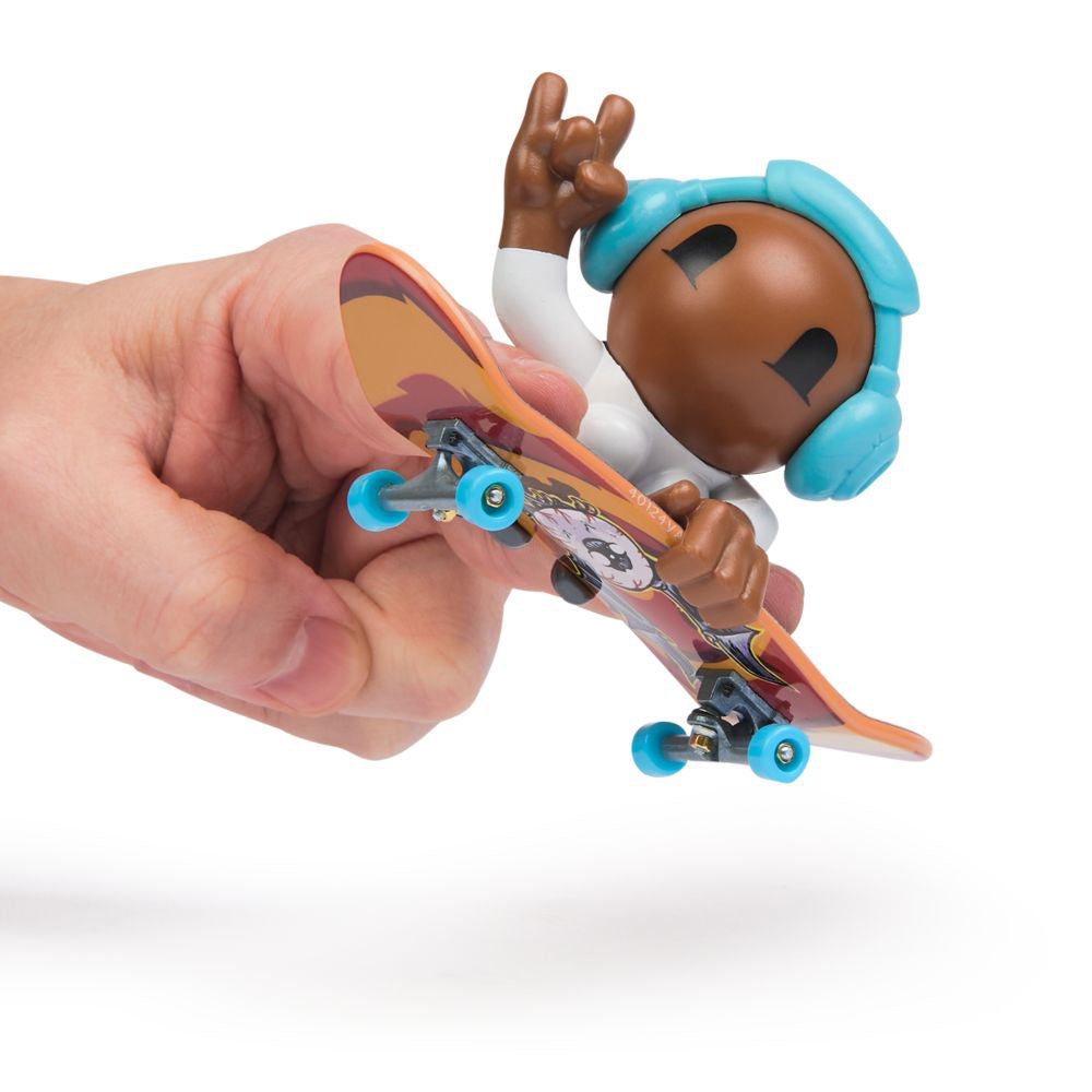Tech Deck Sk8 Crew fingerboard with figure